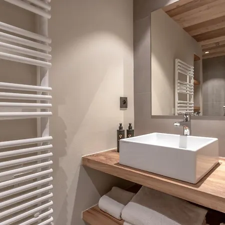 Lanier Rdc - Centre Village Appartamento